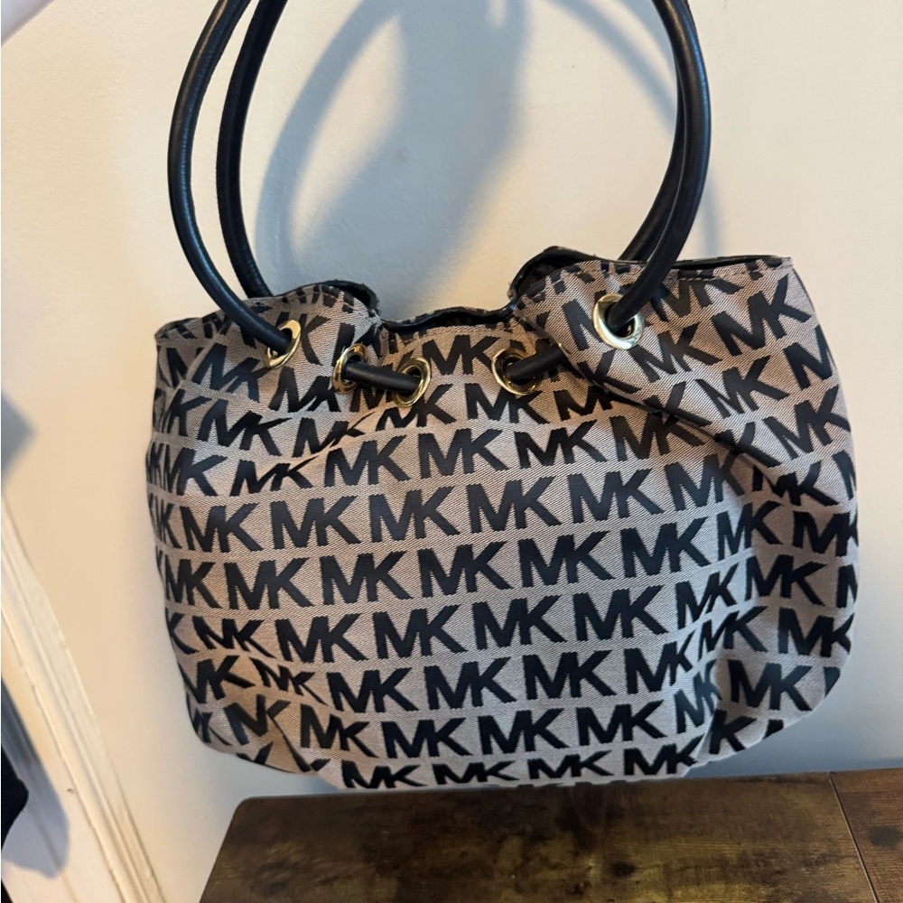 Michael Kors Black and Tan Logo Tote Bag Clean Inside - Picture 4 of 7
